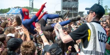 Se si vuole pogare è meglio spegnere lo smartwatchLo ha consigliato la polizia inglese ai partecipanti del Download Festival, per evitare che partano chiamate di emergenza automatiche
