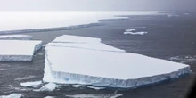1 minuto faLa fine di uno degli iceberg più grossi e vecchi del mondoA-23A si staccò dall'Antartide nel 1986, ha tuttora una superficie pari a quella della provincia di Cremona ma a breve non esisterà più
