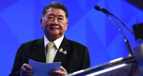1 minuto faIl primo ministro ad interim della Thailandia ha chiesto al re di sciogliere il parlamento e convocare nuove elezioni