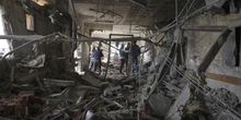 1 minuto faIsraele ha bombardato un ospedale nel sud della Striscia di GazaDue volte, la seconda dopo che erano arrivati i soccorsi: sono state uccise almeno 14 persone, tra cui 4 giornalisti