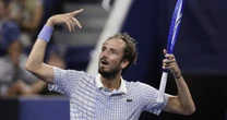 pochi secondi faOtto minuti di grande caos in campo e sugli spalti agli US OpenUn fotografo in campo mentre un tennista stava per vincere, l'altro tennista – Daniil Medvedev – che dà di matto e il pubblico che fa baccano per bloccare la partita