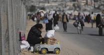Cibo e medicine non sono arrivati alla popolazione di GazaMercoledì sono entrati 93 camion, ma l'ONU dice che Israele non ha ancora reso possibile la distribuzione