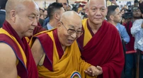 Il Dalai Lama ha annunciato che avrà un successoreE che dopo la sua morte verrà cercato tra i tibetani in esilio, nonostante le ingerenze della Cina: è una decisione che si attendeva da anni