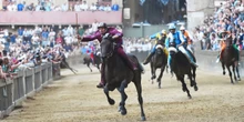 pochi secondi faIl Palio di Siena che fece da precedenteNel 1991 la “mossa” fu talmente complicata che venne rinviata al giorno dopo, e da quella volta il regolamento cambiò