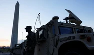 2 minuti faLa Guardia Nazionale è arrivata a WashingtonI militari mobilitati dall'amministrazione Trump hanno iniziato a pattugliare strade e monumenti