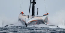 1 minuto faAnche la Coppa America deve risparmiareLe nuove regole della più antica gara velica al mondo puntano a limitare le spese, e per la prima volta dovrà esserci almeno una donna negli equipaggi