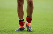 3 minuti faI parastinchi dei calciatori si sono ristrettiC'entrano la comodità, l'estetica e un regolamento che li rende obbligatori ma senza troppi dettagli
