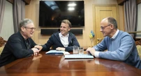 Il viaggio dei leader europei in Ucraina, tre anni dopoEmmanuel Macron, Kier Starmer, Donald Tusk e Friedrich Merz sono arrivati a Kiev in treno, come nel giugno del 2022, quando c'era anche Mario Draghi