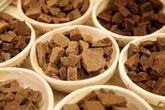 5 minuti faA Modica non tutto il cioccolato è «di Modica»La produzione è in aumento ma ci sono cioccolatai che non aderiscono al marchio IGP e alle sue regole: alcuni addirittura lo ritengono dannoso