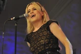 3 minuti faLa cantante gallese Duffy, tra le più famose degli anni Duemila, ha annunciato il suo primo concerto dal vivo in 15 anni