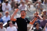 2 minuti faAlexander Zverev ha vinto il Roland GarrosIl tennista tedesco ha battuto Flavio Cobolli in una finale molto equilibrata: è il suo primo successo in un torneo del Grande Slam