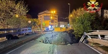 È stato trovato il corpo di una delle due persone disperse dopo essere cadute con l’auto in una voragine, in provincia di Vicenza