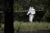 Cosa sappiamo sul caso dei due corpi trovati a Villa PamphiliNon molto per ora: sono una donna e una bambina di pochi mesi, non si sa se fossero madre e figlia ma si ipotizza che le loro morti possano essere collegate