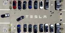 pochi secondi faTesla vuole dare a Elon Musk un enorme pacchetto retributivo da mille miliardi di dollari, con alcune condizioni