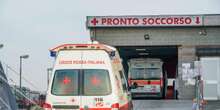 Un operaio è stato abbandonato in gravi condizioni al pronto soccorso di Rivoli, poco fuori Torino, forse dopo un incidente sul lavoro