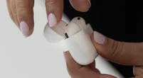 1 minuto faLa traduzione in tempo reale tramite AirPods arriva in ItaliaDa dicembre Apple estenderà in tutta l'Unione Europea il suo servizio per avere un interprete sempre in tasca