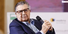 3 minuti faCarlo De Benedetti ha detto che lascerà la proprietà del quotidiano “Domani” a una fondazione
