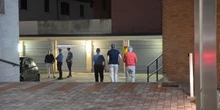 4 minuti faA Milano una donna è morta colpita da un uomo che si era buttato dal balcone di casa, lui è sopravvissuto