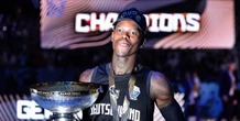1 minuto faDi Dennis Schröder si parla solo quando gioca con la GermaniaHa appena vinto gli Europei e il titolo di miglior giocatore; ma in NBA, dove gioca da anni, si fa notare molto meno