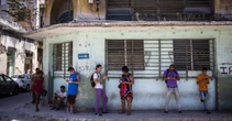 A Cuba la nuova crisi riguarda i costi di InternetL'azienda monopolista ha alzato enormemente i prezzi e imposto un pagamento in dollari: è un grosso problema per tantissime persone