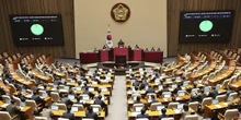 Il parlamento della Corea del Sud ha infine approvato un’indagine speciale sul tentativo dell’ex presidente Yoon di imporre la legge marziale