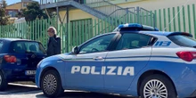 Secondo l’autopsia la morte dell’uomo di 30 anni colpito con un taser dalla polizia a Pescara è dovuta a un trauma toracico: ci sono tre indagati