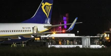 Mercoledì un aereo Ryanair partito da Berlino e diretto a Milano ha fatto un atterraggio di emergenza in Germania: ci sono nove feriti