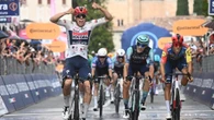 Magnier sorprende al sprint; un día menos para el triunfo final de Vingegaard