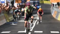 Valgren, el más listo de la fuga se lleva la victoria; Vingegaard, cerca del triunfo