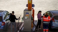 El Gobierno sustituye la rebaja del IVA de la gasolina por descuentos de 15, 10 y 5 céntimos por litro hasta octubre