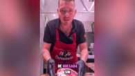 Mariano, carnicero con más de 30 años de experiencia: "Mucha gente no sabe que el entrecot de cerdo existe, si la cortas en filetes gruesos es una pasada para la sartén"