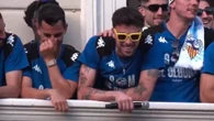 El portero del Sabadell la lía en la celebración del ascenso: "'Pedro Sánchez'..."