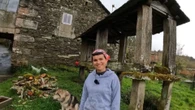 Lucía, se mudó a un pueblo gallego de 9 vecinos: "En lo que más gasto al mes es en mis animales, unos 150 euros, mi compra ronda los 50 porque entre el huerto y la recolección gasto muy poco"