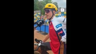 Juan Ayuso se presenta en la salida de la etapa del Tour con la camiseta de España
