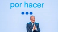 Florentino promete regalar cada año a sus socios la camiseta oficial con una insignia
