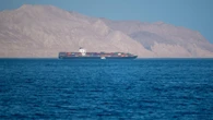 EE.UU. ataca un barco que intentaba romper el bloqueo a Irán cerca del estrecho de Ormuz