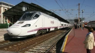 Beatriz vive en Valladolid y trabaja en Madrid: "Salgo con mi hijo de 24 meses a las cinco de la mañana, tardamos tres horas en llegar a la oficina, cogemos un autobús, un tren y cercanías"