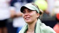 Paula Badosa, entre lágrimas tras ganar: "Verme jugar a este nivel significa mucho"
