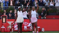 Serena Williams debuta con victoria en el dobles de Queens, cuatro años después
