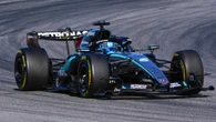 Pole de Russell en Barcelona por delante de Hamilton; Sainz, 16º; Alonso, último