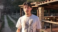Iker (22): "Vivo en medio de la montaña sin suministros de luz ni de agua, así que tengo que conseguir todo eso de manera independiente"