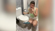 Irene, experta en DIY: "Desatasco el váter en menos de un minuto sin desatascador con una fregona en una bolsa de plástico atada bien fuerte"