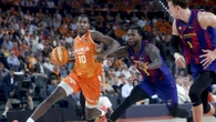 El Valencia barre al Barça y empata la serie