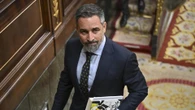 Abascal echa en cara a Sánchez su lista "de la A a la Z" contra la corrupción del PP: "A de Ábalos, B de Begoña, C de Cerdán..."