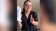 Daya (24), limpiadora: "Para limpiar las mosquiteras solo necesitas un paño húmedo y un cepillo, lo pasas de lado a lado, suelen estar llenas de polvo"
