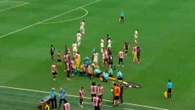 La terrible lesión de Koné ante Catar: el jugador se retiró con la pierna colgando