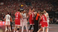 "El gran problema de los árbitros de la final de la Euroliga entre el Olympiacos y el Real Madrid, por muy buenos que sean, y créeme que los tres que han pitado hoy eran y son buenos, es el cambio de criterio"