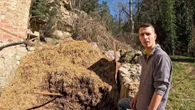 Arnau, 24, dejó Barcelona para montar una granja: "No soy autosuficiente, pero podría serlo; produzco mis vegetales y como carne de caza; tener ingresos elevados y vivir así es muy satisfactorio"