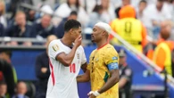 Bellingham se tapó la boca para hablar con un rival, pero no fue expulsado