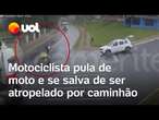 Motociclista pula de moto para se salvar de caminhão e evita atropelamento no Paraná; vídeo